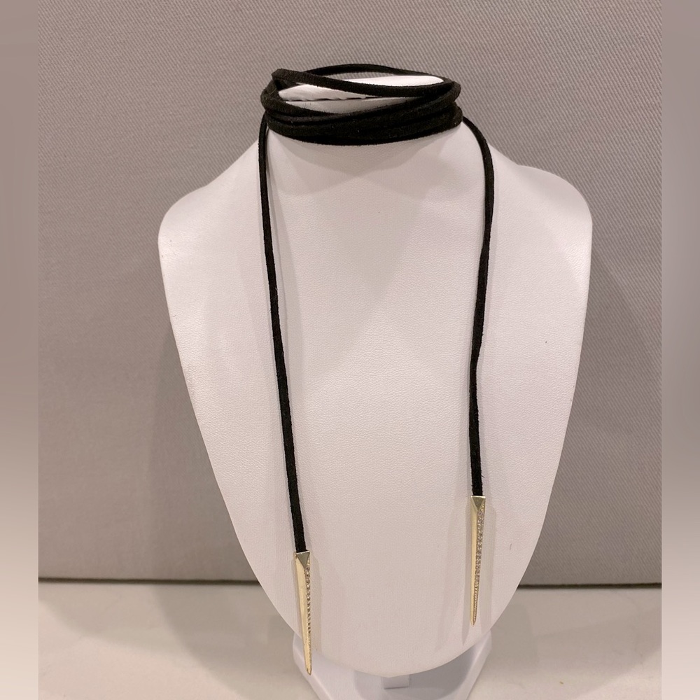 Kendra Scott necklace
